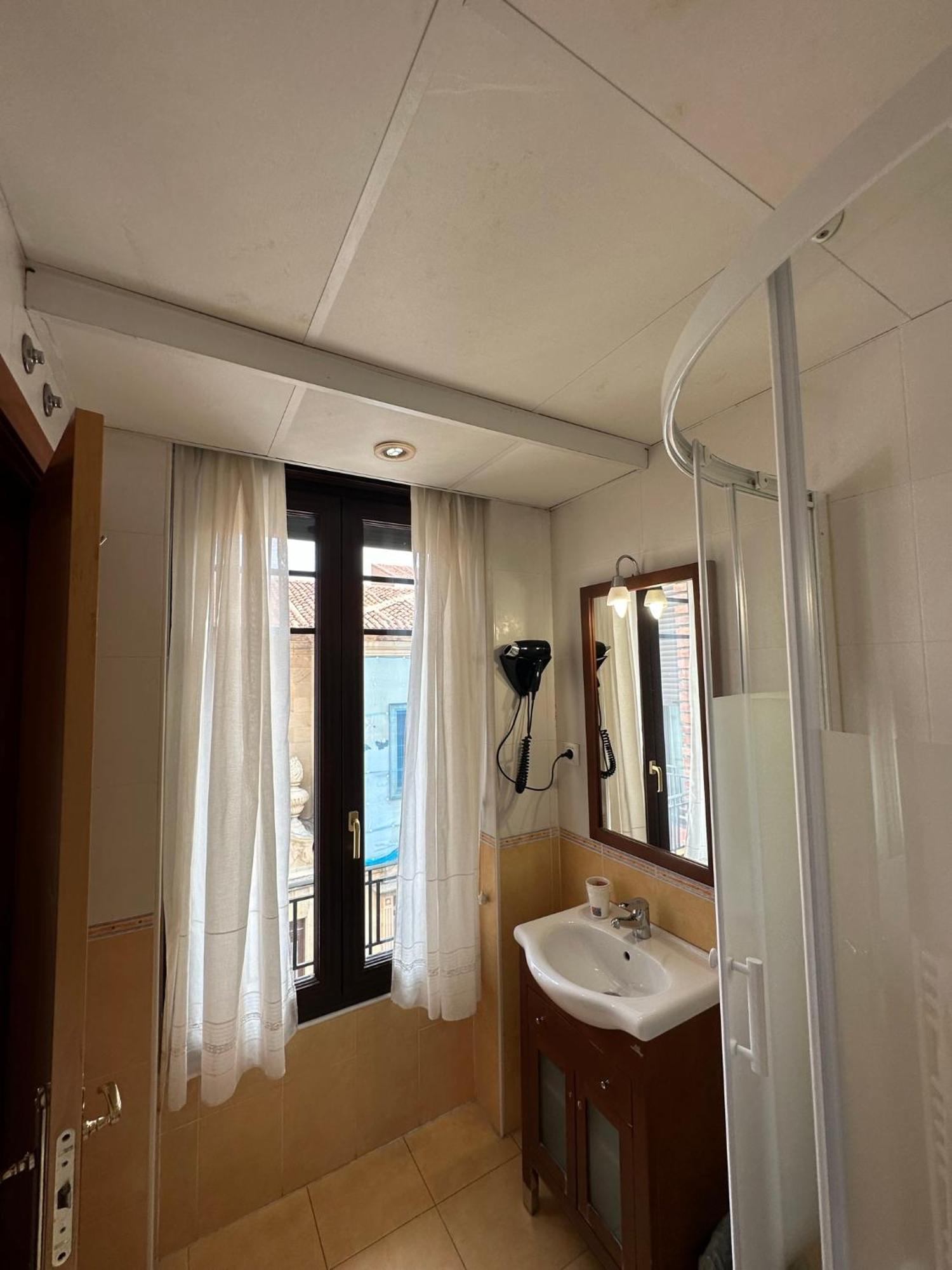 Hostal Restaurante Boccalino Leon Bilik gambar